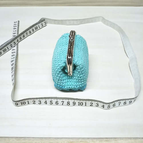 F-①ころんと手になじむスクエアがま口