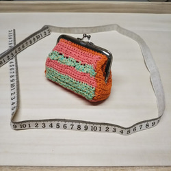 草原に夕焼け⁉　四角い横長　がま口　てのひらサイズ【手編み一点物】 1枚目の画像