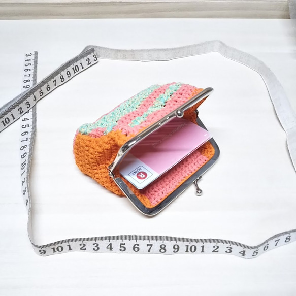 草原に夕焼け⁉　四角い横長　がま口　てのひらサイズ【手編み一点物】 4枚目の画像