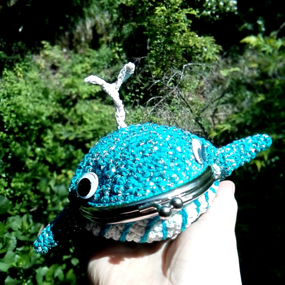 あみぐるみっぽい？クジラがま口　てのひらサイズ【手編み一点物】 2枚目の画像