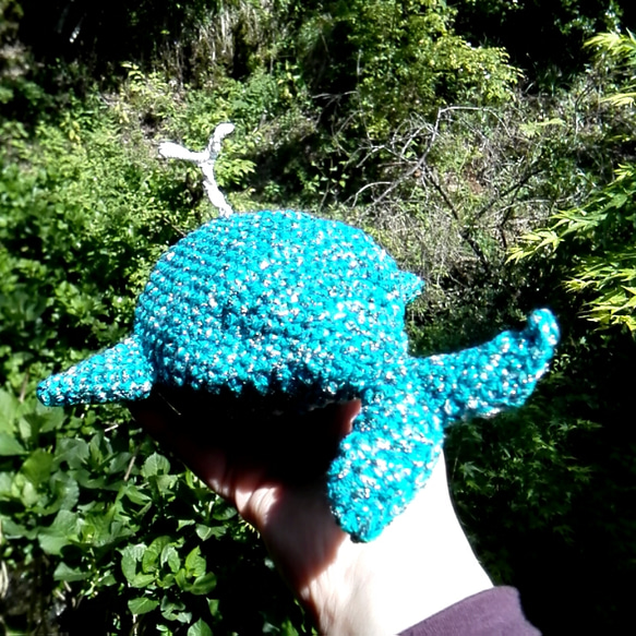 あみぐるみっぽい？クジラがま口　てのひらサイズ【手編み一点物】 3枚目の画像