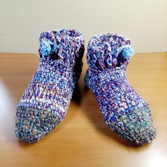 【おうち時間に】ブーツみたいに足首まで暖かい ルームシューズ【手編み一点物】 1枚目の画像