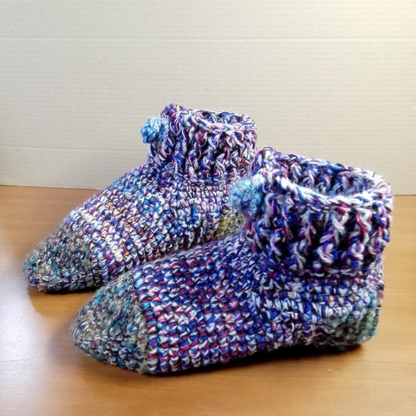 【おうち時間に】ブーツみたいに足首まで暖かい ルームシューズ【手編み一点物】 2枚目の画像