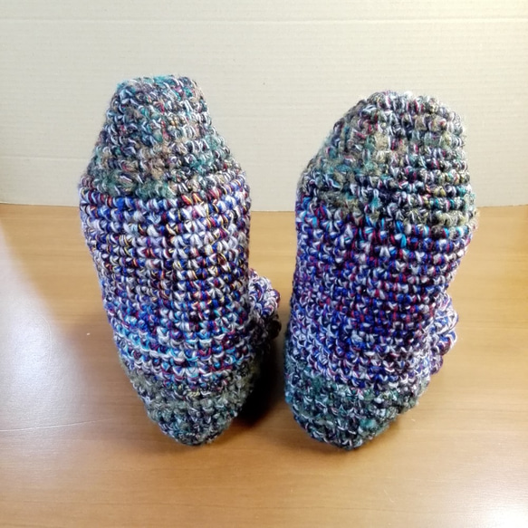 【おうち時間に】ブーツみたいに足首まで暖かい ルームシューズ【手編み一点物】 4枚目の画像