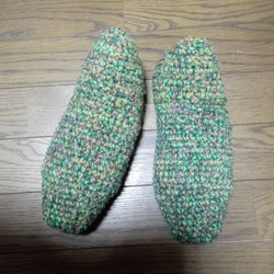 【おうち時間に】あったかルームシューズ(緑色系)【手編み一点物】 3枚目の画像
