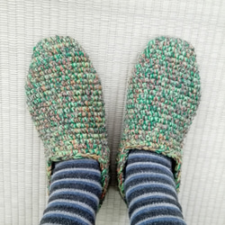 【おうち時間に】あったかルームシューズ(緑色系)【手編み一点物】 4枚目の画像