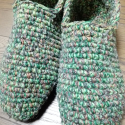 【おうち時間に】あったかルームシューズ(緑色系)【手編み一点物】 6枚目の画像