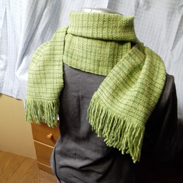 あったか緑の段染めチェック柄マフラー【手織り一点物】 4枚目の画像