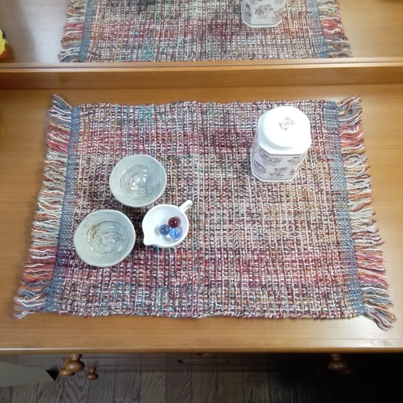 テーブルマット・インテリアマット(赤系)【手織り一点物】 1枚目の画像