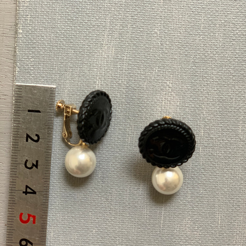 ☆アンティークボタンのリメイクイヤリング☆揺れるパール イヤリング  