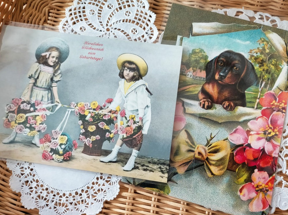 ドイツ製ポストカード【Germay】2枚セット（花の贈り物／野ばらとダックスフント） 1枚目の画像