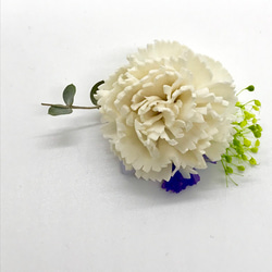 ソーラーフラワーのブローチ〜White carnation〜 2枚目の画像