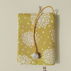 布のブックカバー(紫陽花辛子） 1枚目の画像