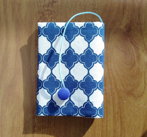 布のブックカバー（幾何学模様） 1枚目の画像