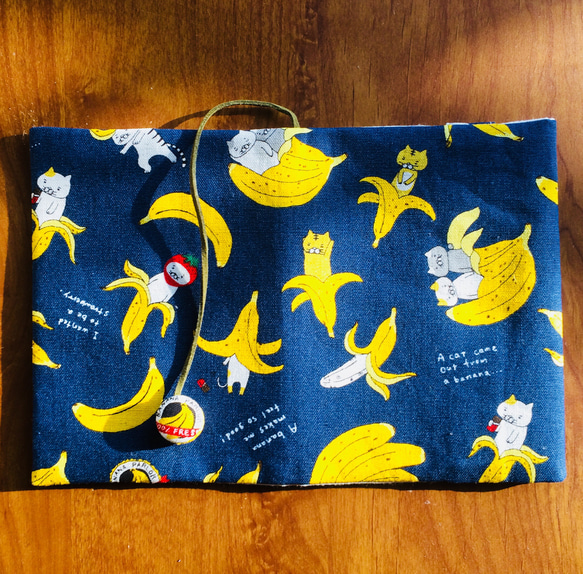 布のブックカバー(バナナと猫） 2枚目の画像
