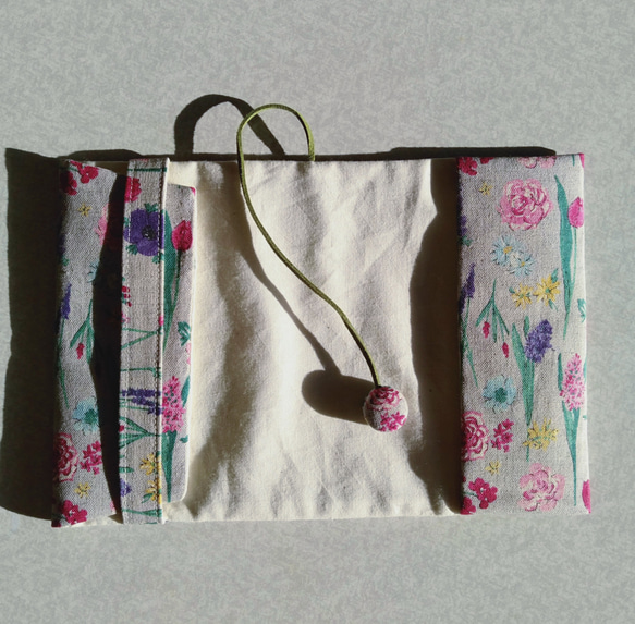 布のブックカバー(花のスケッチグレー） 3枚目の画像
