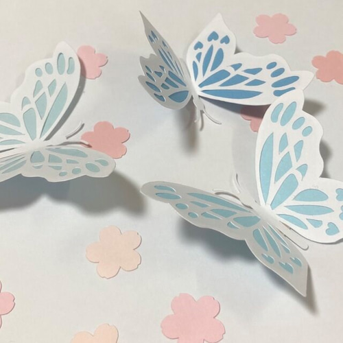 立体の蝶*ちょうちょ*5cm白色ブルーver* デコパーツ 雑貨