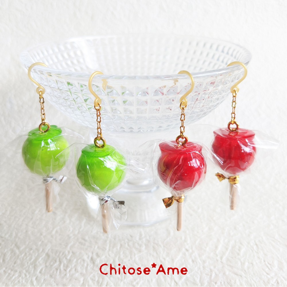 57☆ ハンドメイド ピアス イヤリング ゆらゆら 風鈴 りんご モチーフ 夏☆ ゆらゆら☆りんごあめピアス（イヤリング） ピアス（フック・チェーン