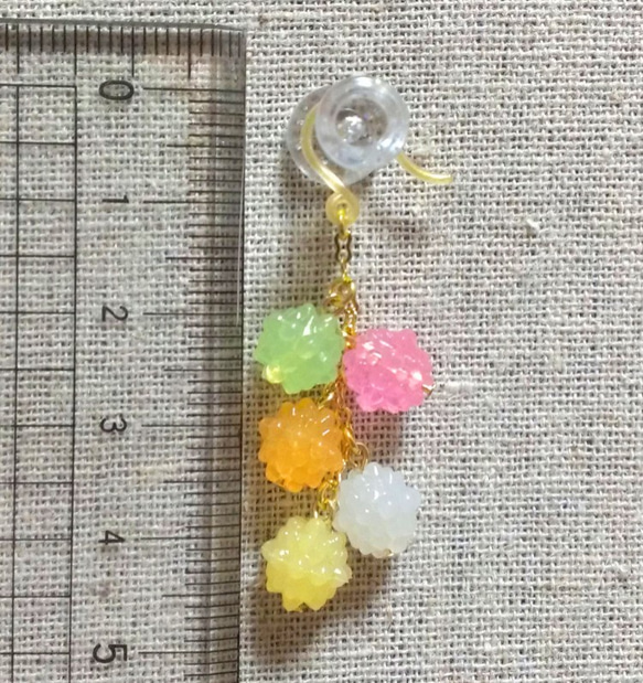 Yura Yura Konpeito 耳環 A（樹脂鉤） 第2張的照片