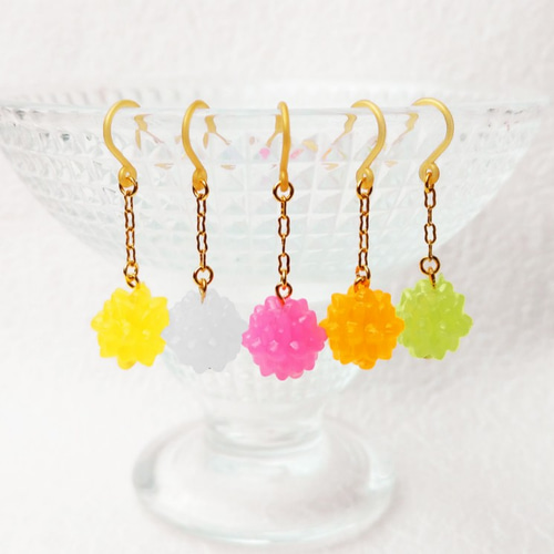 ゆらゆら☆ひとつぶ金平糖ピアス（樹脂フック） ピアス（フック