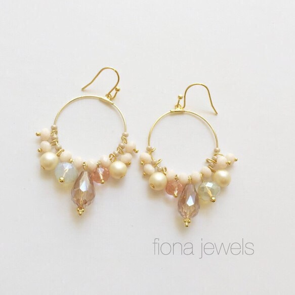 pink×white opal glass bijou hoops 1枚目の画像