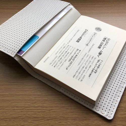 White 文庫本サイズ ブックカバー ハンドメイド White 文庫本サイズ ブックカバー ハンドメイド