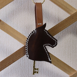 牛ヌメ革のキーカバー　馬 4枚目の画像