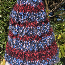 アルパカ100%の手編み帽子 赤と濃紺のボーダーにピンク、濃紺、青のミックス糸 3枚目の画像