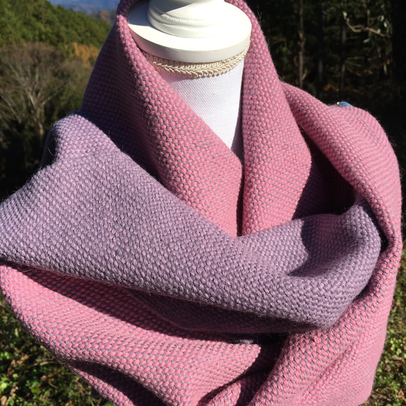 アルパカ100%ピンクと藤色 コチニール染めの手織り商品 4枚目の画像