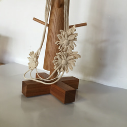 アイリッシュクロッシェレース花の首飾り 2枚目の画像
