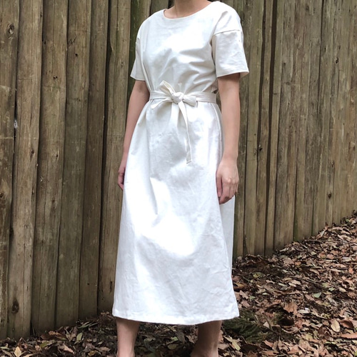 コットンリネン透けにくいゆったり腰紐ワンピース（オフホワイト/半袖