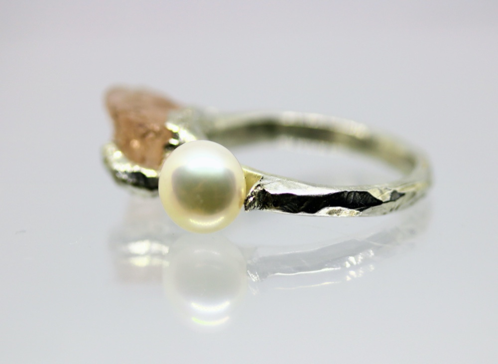 モルガナイト　silverリング 原石モルガナイトとパールのシルバーリング 指輪・リング Pigeon