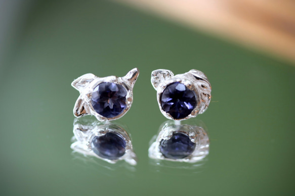 Iolite Blooming Buds Stud Earrings 2枚目の画像