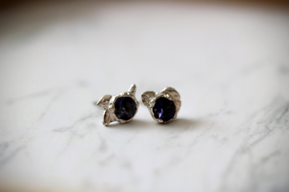 Iolite Blooming Buds Stud Earrings 8枚目の画像