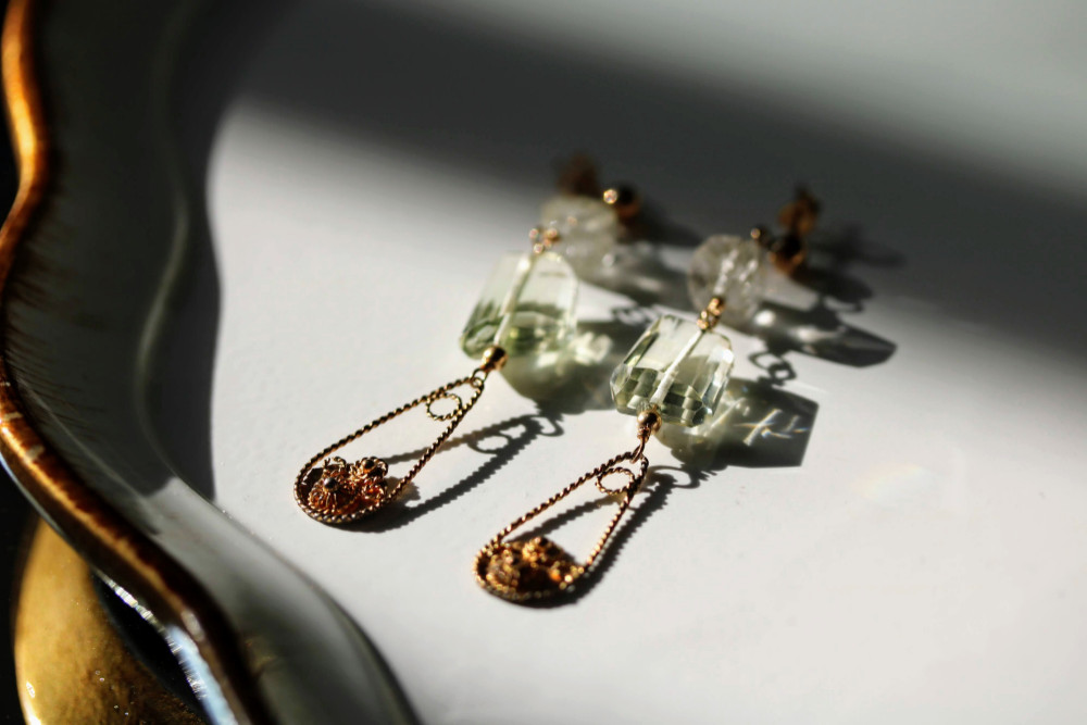 グリーンアメシストとブラックルチルクォーツのピアス