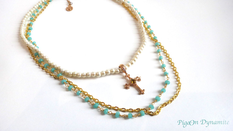 パールとカルセドニーのヴィンテージローズゴールドクロスネックレス