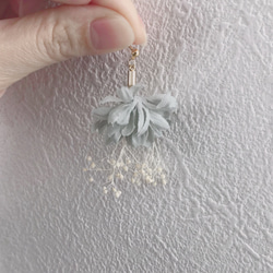 ふわり小花のイヤリング/ピアス 4枚目の画像