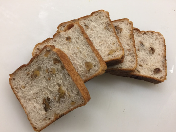 国産小麦100%　こだわり食パン、胡桃食パンのセット1本（2斤）＋1本（2斤） クール便 3枚目の画像