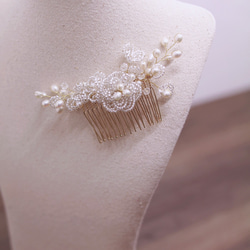 Vintage matte white flower bridal headpiece 復古磨砂啞白串珠花型頭飾 第3張的照片