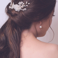 Vintage matte white flower bridal headpiece 復古磨砂啞白串珠花型頭飾 第2張的照片