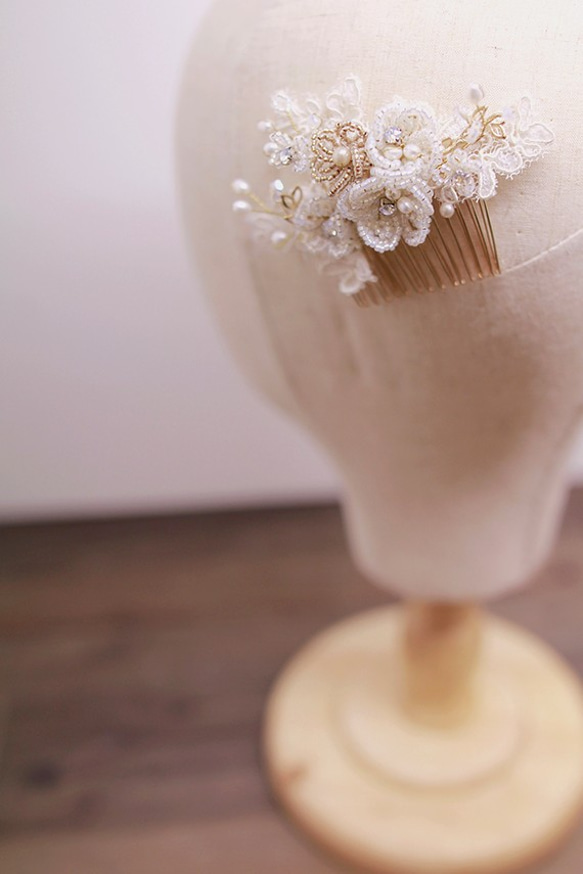 Vintage Lace x Beads Flower bridal headpiece 復古蕾絲串珠花型頭飾 第3張的照片