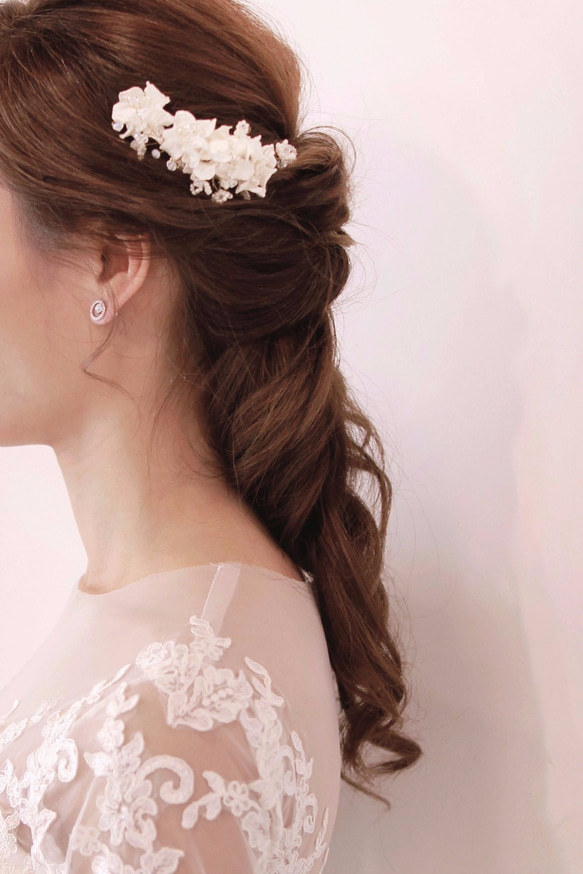 Bridal Haircomb, Swarovski Fascinator,White Headpiece,新娘花飾 第4張的照片
