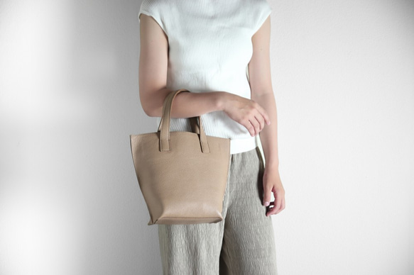 エンボスシュリンク レザー トートバッグ レディース ミニトートバッグ フォーマル 小さめ ベージュ ak-54ks 4枚目の画像