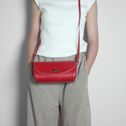 コロンと丸いショルダーバッグ　レッド　レディース　母の日　スマホショルダー　フラップ型　ak-18ns 4枚目の画像