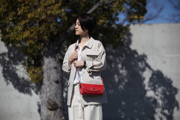 コロンと丸いショルダーバッグ　レッド　レディース　母の日　スマホショルダー　フラップ型　ak-18ns 9枚目の画像