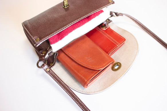 コロンと丸いショルダーバッグ　レッド　レディース　母の日　スマホショルダー　フラップ型　ak-18ns 7枚目の画像