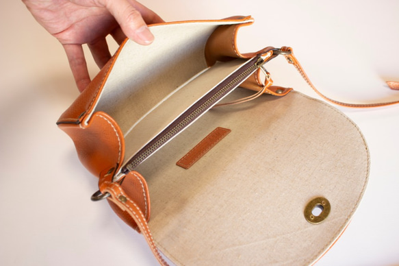 コロンと丸いショルダーバッグ　レッド　レディース　母の日　スマホショルダー　フラップ型　ak-18ns 8枚目の画像