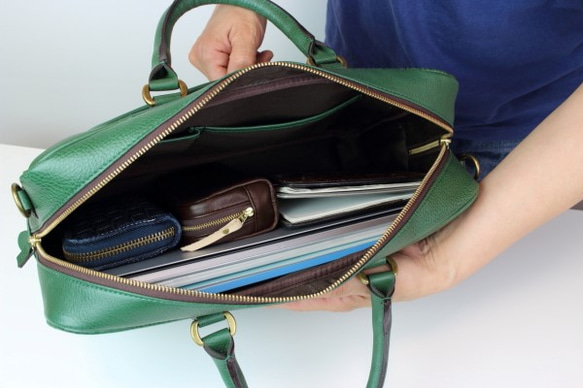 日本製　ビジネスバッグ　a4が入る　一生もの　ブリーフケース　グリーン　通勤　底鋲　ベルト付き　at-17ns 2枚目の画像