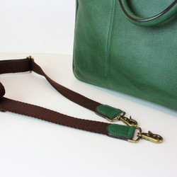 日本製　ビジネスバッグ　a4が入る　一生もの　ブリーフケース　グリーン　通勤　底鋲　ベルト付き　at-17ns 6枚目の画像