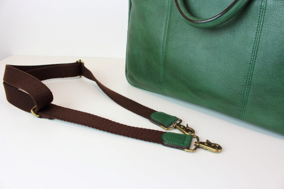 日本製　ビジネスバッグ　a4が入る　一生もの　ブリーフケース　グリーン　通勤　底鋲　ベルト付き　at-17ns 6枚目の画像